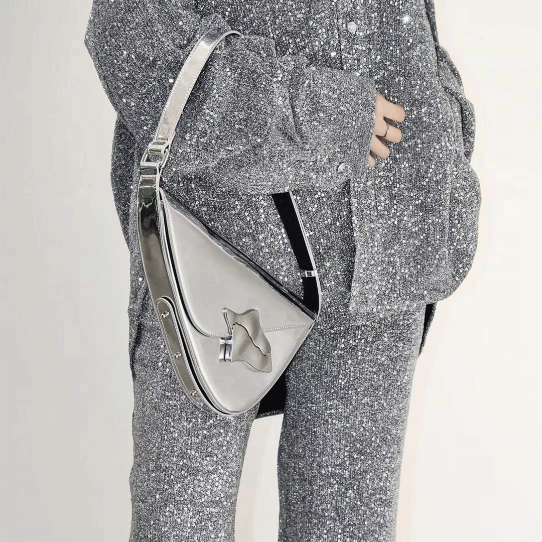 FLOW LOCK SERIES BAG IN SILVER METALLIC