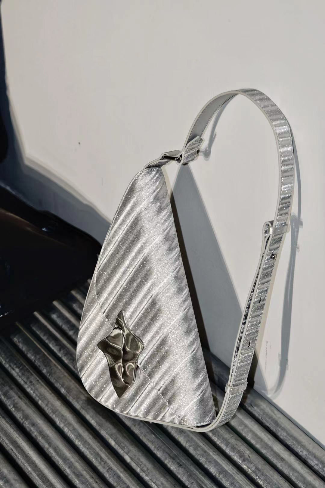 FLOW LOCK SERIES BAG IN GLOW