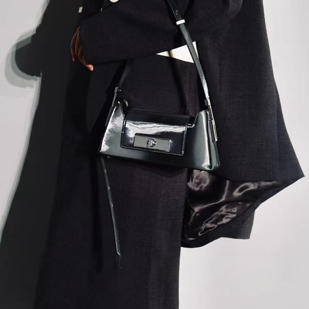 Tyla crossbody