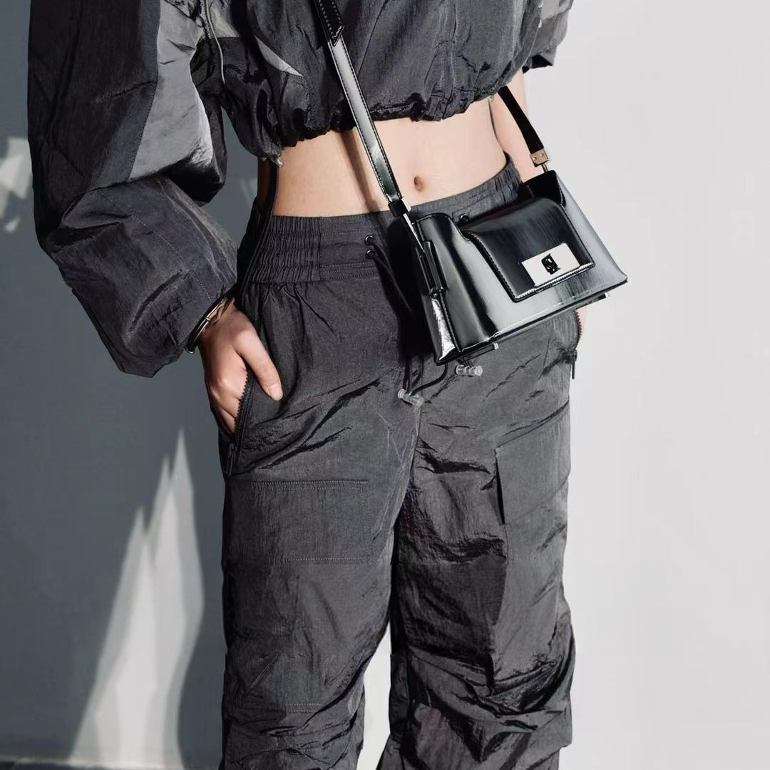 Tyla crossbody